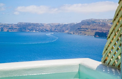 Akrotiri Villa | Gold Suite | Private Hot Tub & Panoramic Caldera View