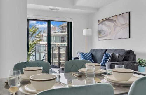 Eau Claire Apartment | Golden Horizon Luxe Comfort & Iconic City Views