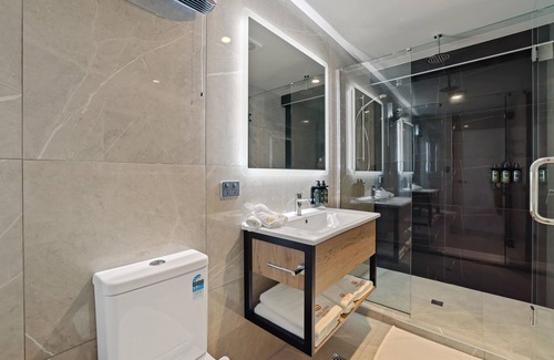 Riccarton Hotel | Golden Hotel