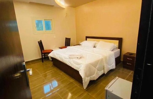 Giza Hotel | Golden pyramids hut hotel