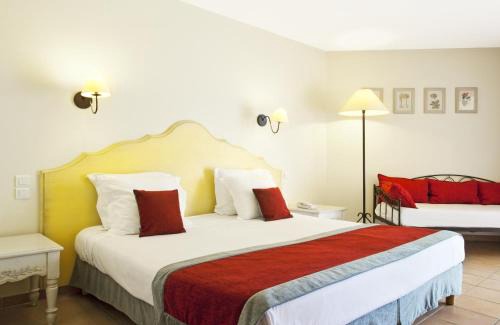 Montfavet Hotel | Golden Tulip Avignon Le Paradou