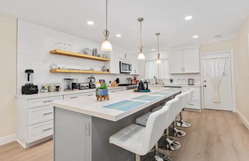 Olde Carlsbad House | Golf - Beach - Legoland - Shopping - Dining