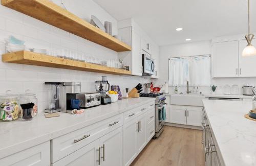 Olde Carlsbad House | Golf - Beach - Legoland - Shopping - Dining