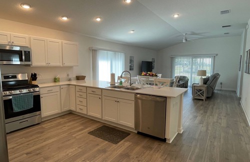 Sumter County House | Golf & water views meet fresh style in this brand-new Florida retreat!