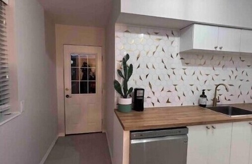 Vancouver South House | "Good Old Days: Retro Airbnb”