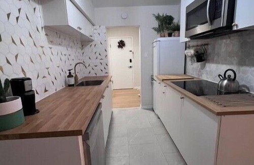 Vancouver South House | "Good Old Days: Retro Airbnb”