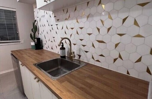 Vancouver South House | "Good Old Days: Retro Airbnb”