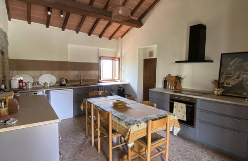 Castiglione del Lago House | Gorgeously restored tranquil farmhouse