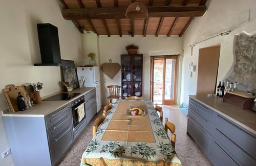 Castiglione del Lago House | Gorgeously restored tranquil farmhouse