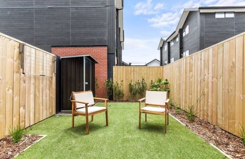 Henderson House | Gorgeous 2 Bed Henderson Stay