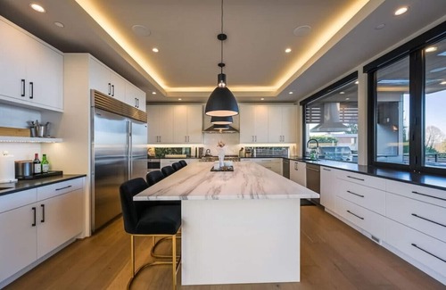 Central Houghton House | Gorgeous 4 bedroom/5 bath Designer Home, gym, AC, views!