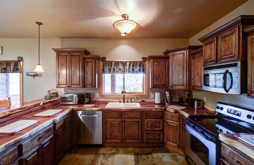 Long Valley Junction Cabin | Gorgeous 5-Star Chalet Mid-way Between Bryce & Zion - Read our reviews!