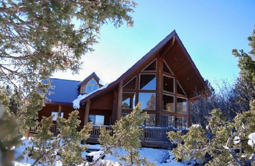 Long Valley Junction Cabin | Gorgeous 5-Star Chalet Mid-way Between Bryce & Zion - Read our reviews!