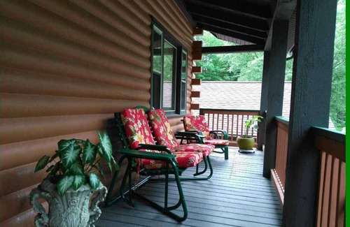 Moravia House | Gorgeous and cozy cabin in the Finger Lakes