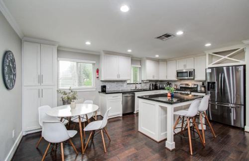 Willow Meadows/Willowbend Area House | Gorgeous and Cozy Houston home w a private Pool