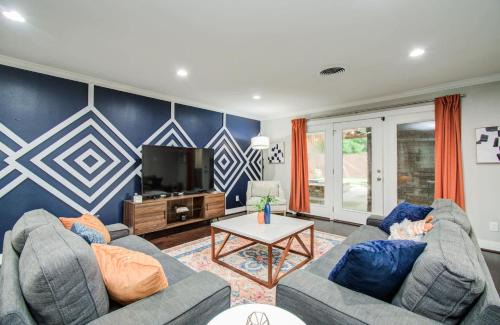 Willow Meadows/Willowbend Area House | Gorgeous and Cozy Houston home w a private Pool