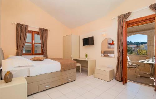 Okrug Donji Apartment | Gorgeous Apartment In Okrug Donji