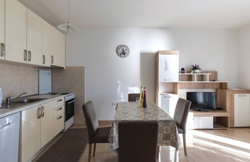 Komarna Apartment | Gorgeous apartment in Klek with WiFi