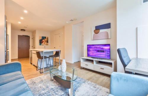 Seaport District Apartment | Gorgeous Apt with Pool Views