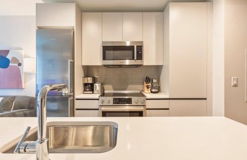 Seaport District Apartment | Gorgeous Apt with Pool Views