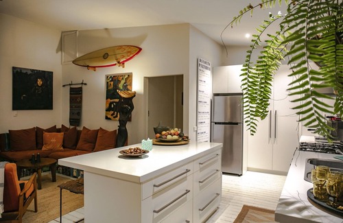 Point Leo House | Gorgeous Beach Frontage Home with Wood Fired Pizza Oven POINT LEO - Pet Friendly