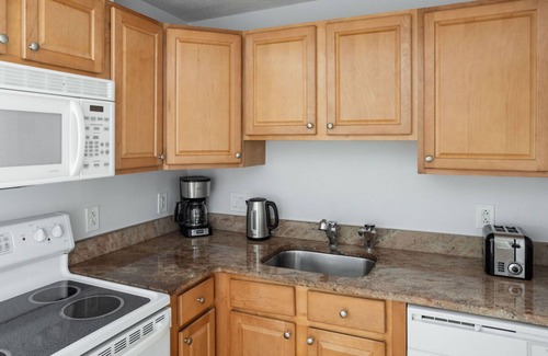 St. Elizabeth's Apartment | Gorgeous Brighton 1BR nr Sutherland Rd Green Line, by Blueground