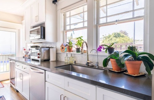 South Park House | Gorgeous Cozy Eclectic Craftsman House. Minutes to Downtown. Best Location!