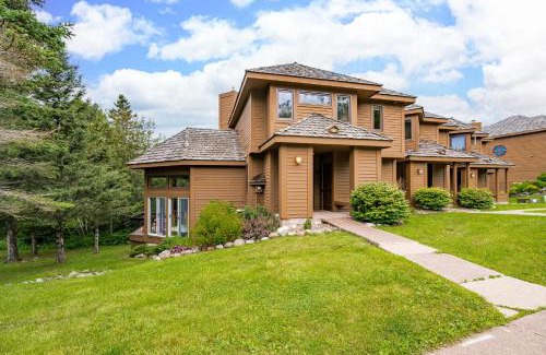 Lutsen House | Gorgeous Executive Lutsen Townhome - Ski-in Ski-out, Pool, Hot Tub, Hiking, Biking, campfires and more!