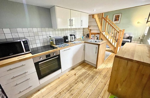 Monkswood Cottage | Gorgeous Georgian Cottage, Hampers, Fast Wifi, Pets Welcome!