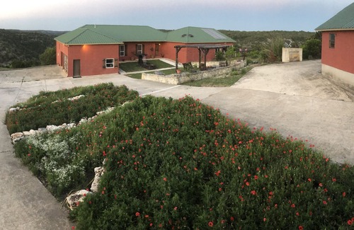 Mountain Home House | Gorgeous Hill Country Get Away For The Entire Family! Close To The Frio River!