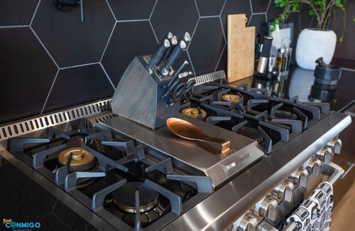 Lakeview House | Gorgeous Home + Hot Tub + Three Game Rooms + Views