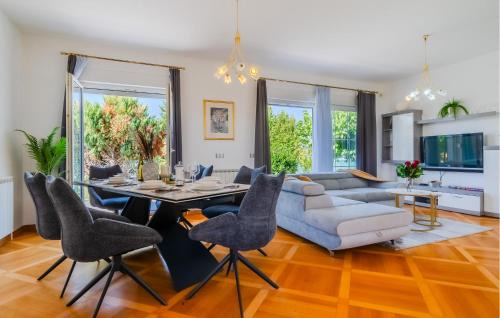 Novi Zagreb House | Gorgeous Home In Hrvatski Leskovac