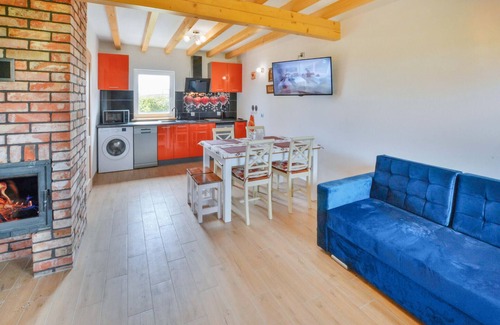 Darlowo House | Gorgeous home in Darlowo with WiFi