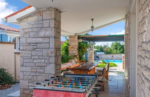 Gajana House | Gorgeous home in Golubovo with kitchen