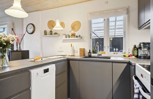 Hornslet House | Gorgeous home in Hornslet with kitchen