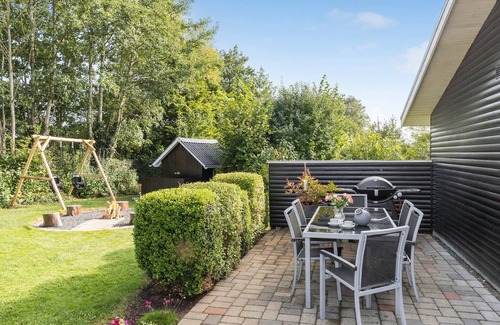 Hornslet House | Gorgeous home in Hornslet with kitchen