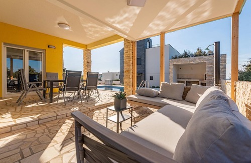 Kolan House | Gorgeous home in Mandre with WiFi