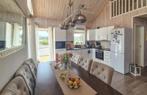 Fusa House | Gorgeous home in Nordtveitgrend