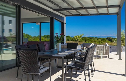 Liznjan House | Gorgeous home in Pula with sauna