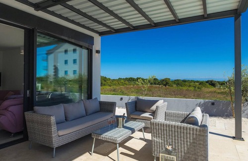 Liznjan House | Gorgeous home in Pula with sauna