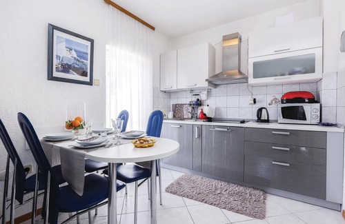 Selce House | Gorgeous home in Selce with WiFi