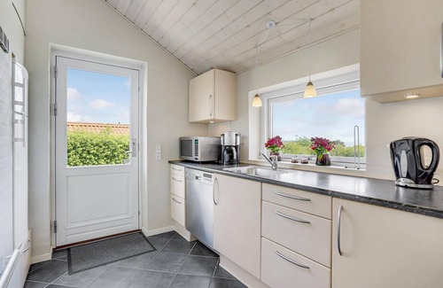 Grønninghoved Strand House | Gorgeous home in Sjølund with sauna