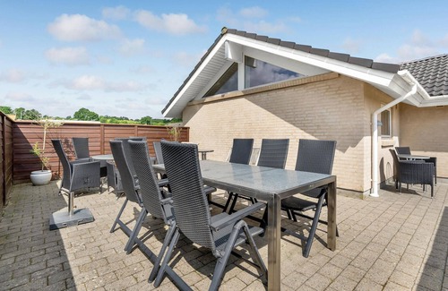 Grønninghoved Strand House | Gorgeous home in Sjølund with sauna