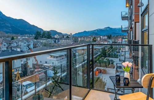 Downtown Squamish Apartment | Gorgeous Hotel in a Home With Mountain Views