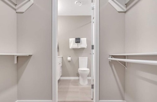 Downtown Squamish Apartment | Gorgeous Hotel in a Home With Mountain Views