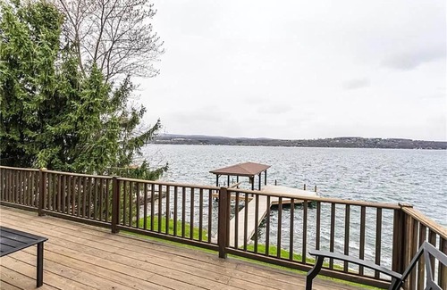 Rushville Villa | Gorgeous Lake Front House with Dock, 9 Bedroom & 4 Bathrooms