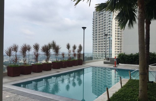 Lahug Apartment | Gorgeous luxury condo on the hills