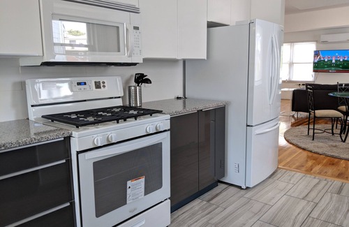 Emerson Hill House | Gorgeous, Modern, updated Duplex