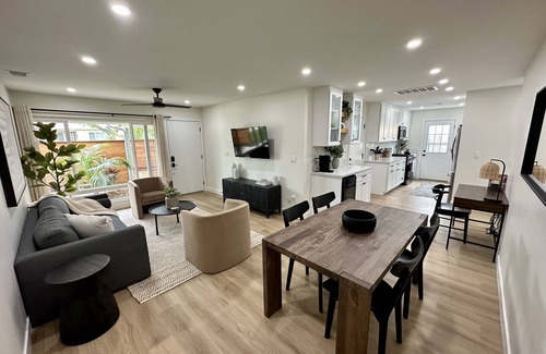 Bay Ho House | Gorgeous Newly Remodeled Home with a Beautiful Backyard Oasis