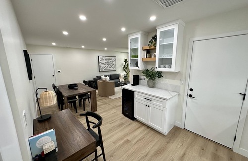 Bay Ho House | Gorgeous Newly Remodeled Home with a Beautiful Backyard Oasis